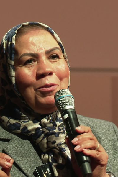 Latifa Ibn Ziaten, mère du 1er militaire assassiné froidement par Mohammed Merah en mars 2012 est allée à la rencontre de 300 lycéens et collégiens de Sète Elle sillonne la France  2 à 3 conférences par semaine avec le même message de paix entre les communautés et de laïcité dans la république.