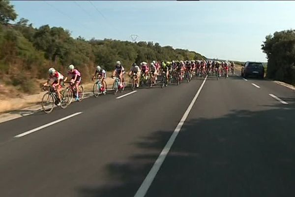 Le peloton du tour féminin d'Ardèche.