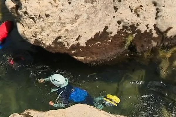 La rando-aquatique, une façon originale de découvrir le Pas de Soucy, dans les Gorges du Tarn.