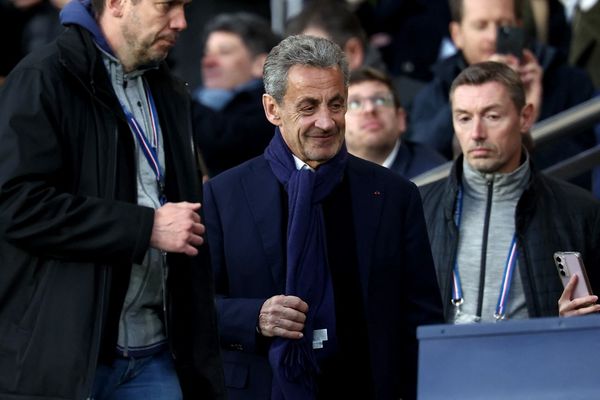 Nicolas Sarkozy photographié en avril 2024 au Parc des Princes.