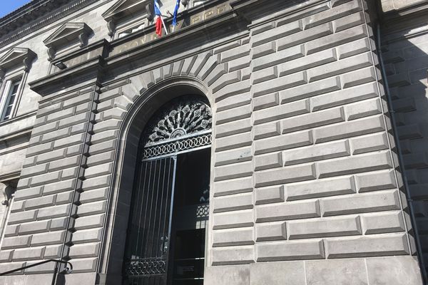 La cour d'appel du Riom (Puy-de-Dôme) vient de confirmer le renvoi de François Barrière devant les assises. Ce conseiller municipal de Clermont-Ferrand est soupçonné de viols. 