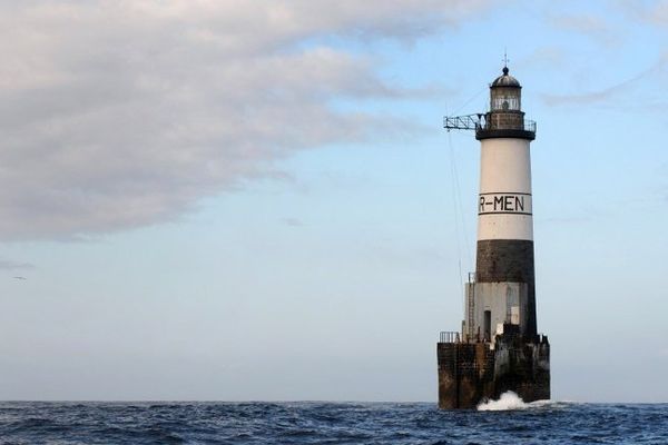 Le phare d'Ar Men près de l'île de Sein