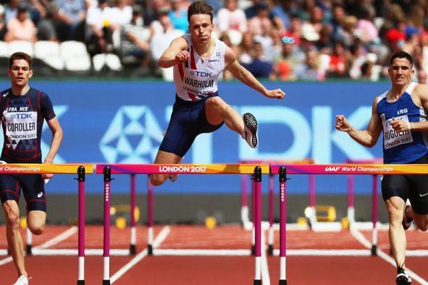 Le Rennais Victor Coroller (à gauche) se qualifie pour les 1/2 finales du 400 m haies aux championnats du monde d'athlétisme de Londres - 6/08/2017