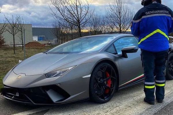 Cette Lamborghini roulait à 148 km/h quand elle a été contrôlée sur la départementale 101, où la vitesse est limitée à 80 km/h.