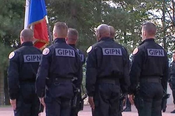 Au cours de la cérémonie, 42 policiers des GIPN ont été décorés de la médaille de la Sécurité Intérieure, nouvellment créée.