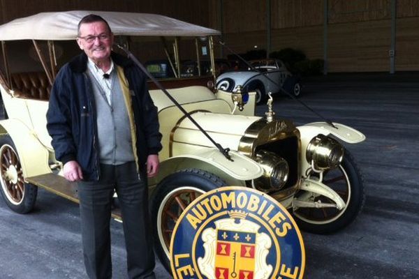 Plus de 2000 heures de travail pour restaurer cette voiture française très rare