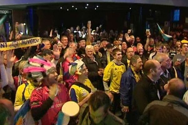 Avant de voir son équipe se faire plumer sur le terrain par l'ASM, les supporters des Chiefs d'Exeter ont retrouvé les auvergnats à la Coopérative de Mai de Clermont-Ferrand.