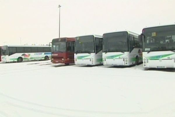 Des bus bloqués à cause de la neige en janvier dernier dans le Pas-de-Calais. 