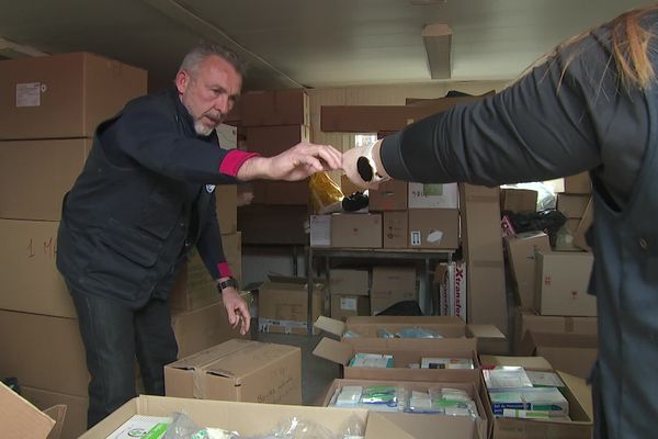 Les pompiers solidaires humanitaires lors du départ d'un convoi humanitaire le 15 mars dernier.