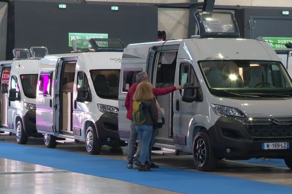 "On vend tout et on part" : le marché du camping car ne cale pas face à la hausse des prix