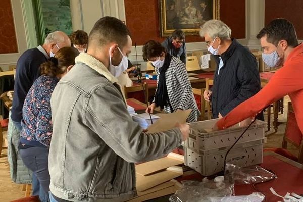 Préparation de l'envoi des masques aux habitants de Vesoul