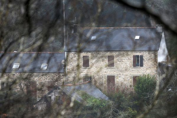 Le domicile de Lydie Troadec et de Hubert Caouissin, un vaste corps de ferme et ses 32 hectares de terrain