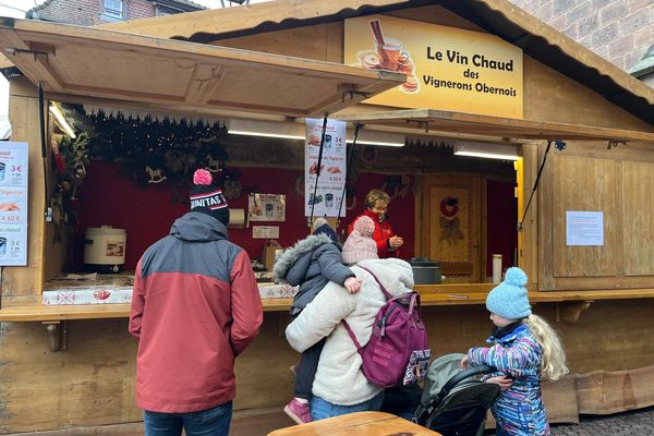 A Obernai, les commerçants du marché de Noël directement impactés par l'arrêté préfectoral interdisant la vente d'alcool.