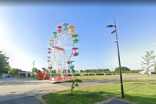 La grande roue de la base de loisirs du Quesnoy.