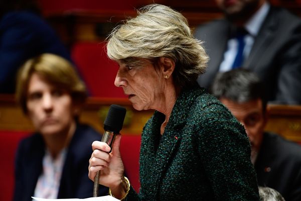 La vice-présidente de la commission des Lois de l'Assemblée nationale et députée du Puy-de-Dôme, Laurence Vichnievsky (MoDem), a espéré mercredi 7 février que le président LR du Sénat saurait "trouver le bon compromis" sur la révision constitutionnelle, se disant défavorable personnellement à un référendum pour en faire passer une partie.