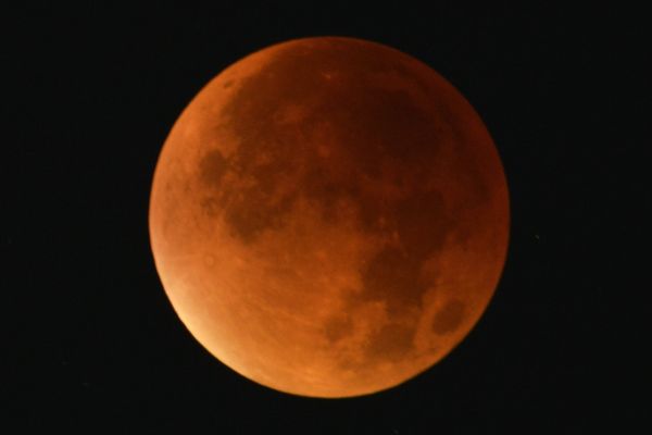 (Archives) Nancy 28 septembre 2015. Eclipse de Super-Lune du 28 septembre 2015.