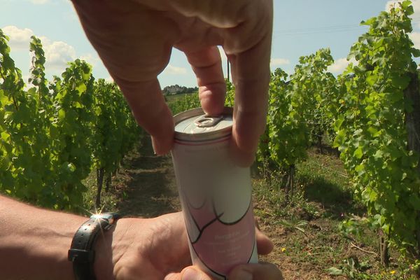 Les puristes crieront au crime lèse-bouteille devant cette canette métallique pour contenir un bon vin... et pourtant