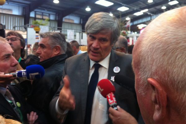 Stéphane Le Foll, ministre de l'agriculture dans les allées du Space