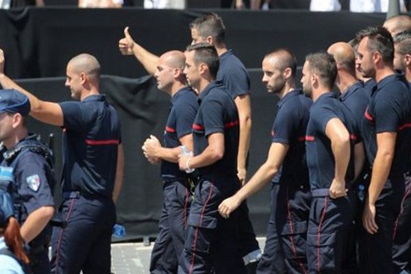 Les pompiers ont été chaleureusement applaudis à l'issue de la cérémonie