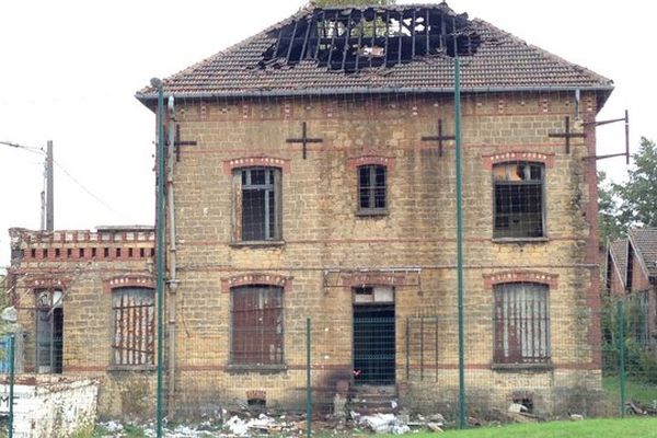 Un incendie a touché un ancien bâtiment industriel désaffecté.