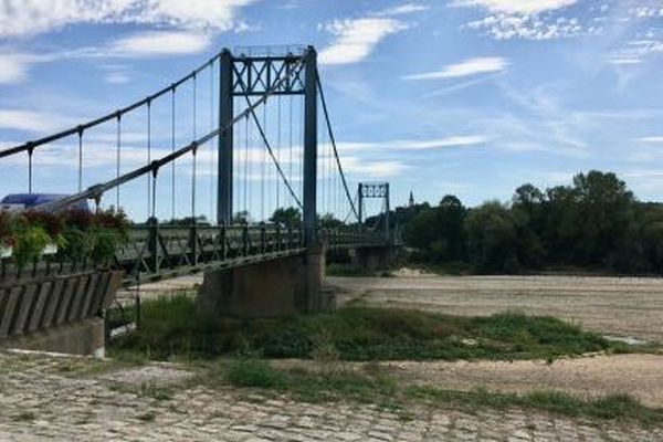 Aux Rosiers-sur-Loire, dans le Maine-et-Loire, la Loire était très basse l'été 2019, cela pourrait bien se reproduire cet été 2020.