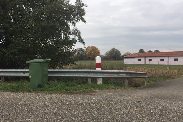 Un Bebe Abandonne En Bonne Sante Au Bord De La Route Dans Le Haut Rhin