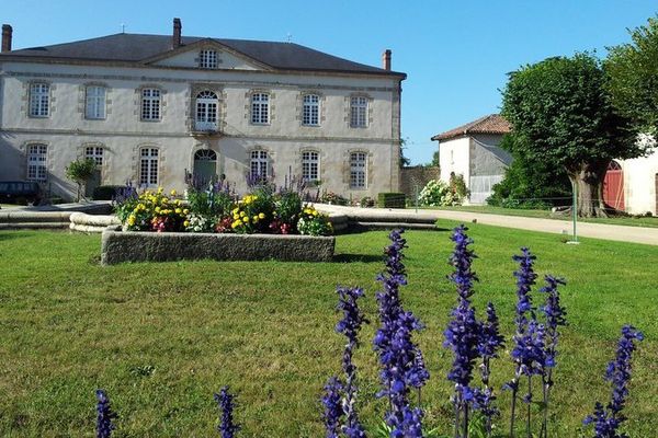 Parmi les jardins à découvrir, le parc du Château de la Cosse, à Veyrac en Haute-Vienne. 