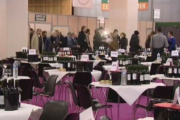 Paris - les vins du Languedoc-Roussillon au Concours général agricole avant l'arrivée du jury - 25 février 2013.