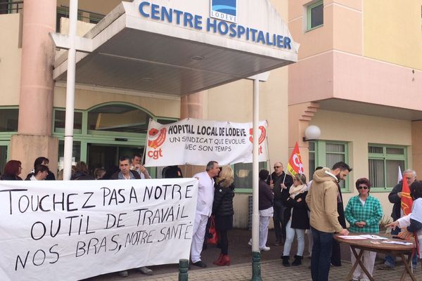 Les salariés de l'hôpital de Lodève ont débrayé ce lundi pendant 1h pour protester contre la réduction du temps de travail voulue par la direction - 19 février 2018