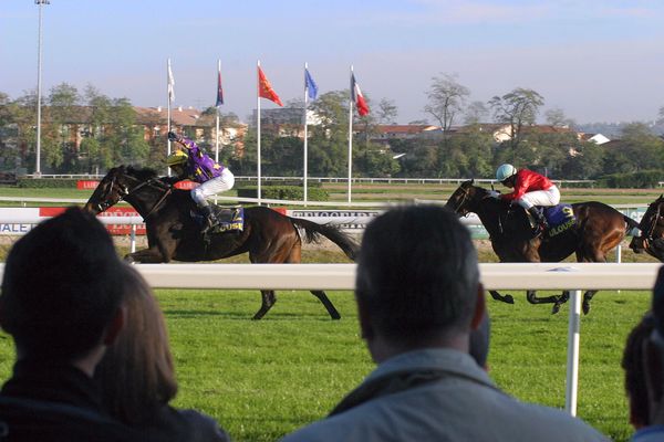 Un jockey blessé lors d'une chute dimanche 24 novembre sur l'hippodrome de la Cépière à Toulouse.