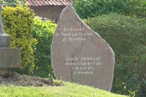 La stèle du souvenir en mémoire de Camille Dewailly, à Herlies. 