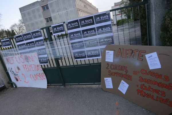 Une opération "collège noir" a été organisée au collège d'Aillant-sur-Tholon, dans l'Yonne, mardi 11 avril 2017