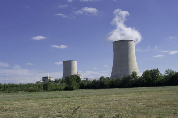 Suite à un épisode caniculaire, le réacteur N°2 de la centrale de Golfech est à l'arrêt pour éviter un réchauffement excessif de la Garonne