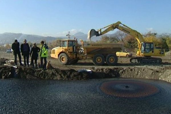 En octobre 2012, un liquide mi-pétrole, mi-bitume a jailli à Cébazat. Dans une zone d'habitation en pleine construction. Il s'agissait en fait d'un puits de forage oublié et dont le bouchon avait sauté suite à des travaux. La municipalité a décidé de reboucher le puits. De gros travaux en perspective.