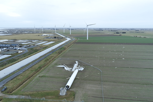 L'éolienne tombée lors de la commune Carmen du 1er janvier 2018, sur le littoral vendéen