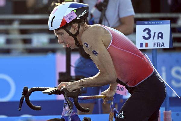 Le triathlète breton Pierre Le Corre a chuté en vélo lors du relais mixte du triathlon des Jeux olympiques de Paris le 5 août 2024.