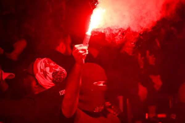 Un supporter du PSG lors du match entre le Paris Saint-Germain et le Losc, le 10 février 2024 au Parc des Princes à Paris