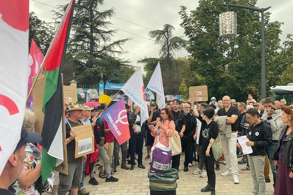 Selon les organisateurs, il y avait environ 500 militants place Darcy à Dijon, à 18h.