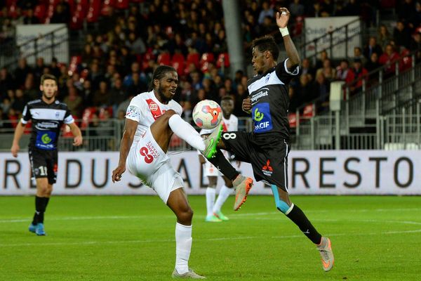 La rencontre de Ligue 2 entre le Stade Brestois et les Chamois Niortais le 22 septembre 2015 à Brest.