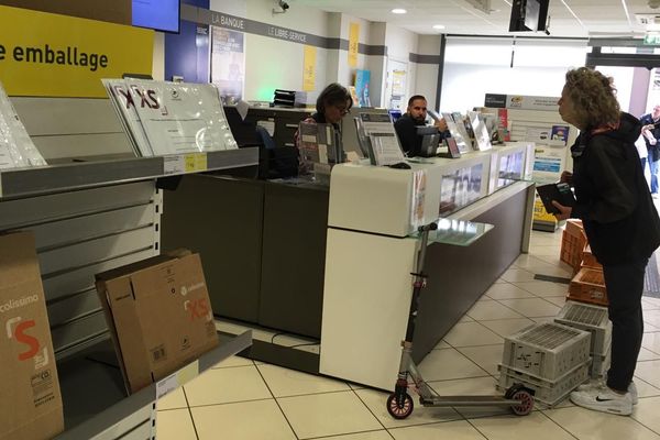 Coronavirus Tous Les Bureaux De Poste Seront Fermes Ce Samedi Pas De Distribution Du Courrier Ni De Colis