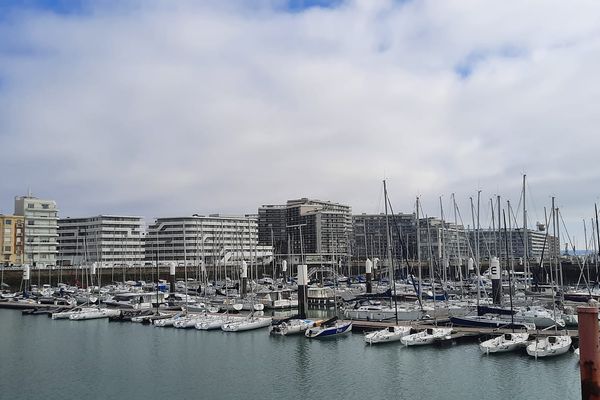 Un SAMEDI entre soleil et nuages sur le port de plaisance du Havre.