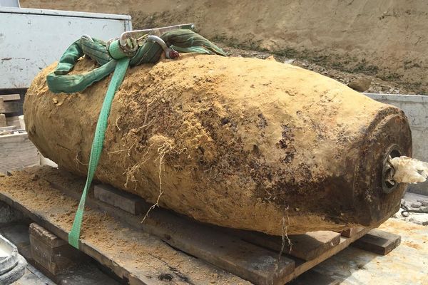 La bombe de la Seconde Guerre mondiale déterrée à Gourrieux (Oise), ce 18 juin 2019.