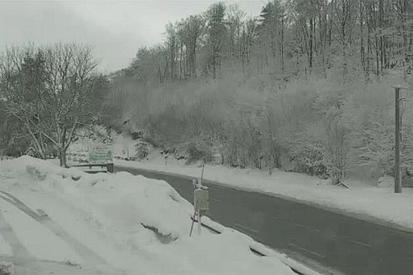 15/03/13 - 8h45, Le col de Vizzavona, bien qu'enneigé est ouvert à tous les véhicules.