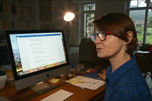 Marie Aubinais dans son bureau de Saint-Aubin-de-Luigné prés d'Angers en avril 2018