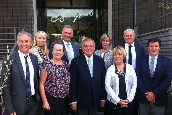 Autour de Michel Mercier, Michèle Vullien, Martine Surrel, Marie-Claire Peltier, Marie-Charles Jeanne,Bernard Fialaire,Daniel Malosse,Patrick Veron ,Jean Pierre Jourdain.     