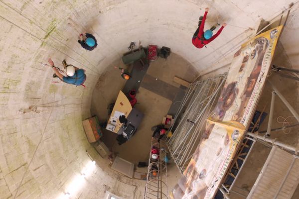 Les spéléologues ont aménagé le château d'eau en centre d'entraînement.