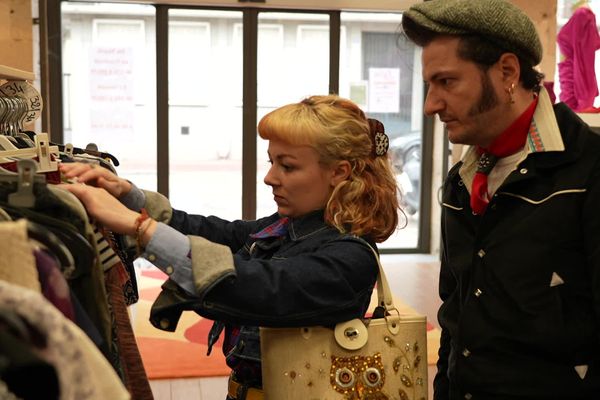 Au centre-ville de Limoges, cet ancien supermarché reconverti en friperie XXL, est l'endroit idéal pour trouver la perle rare. C'est aussi le paradis des amoureux du vintage comme Jackylee.