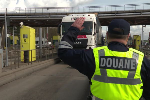 40 agents des douanes sillonnent l'A1 7 jours sur 7