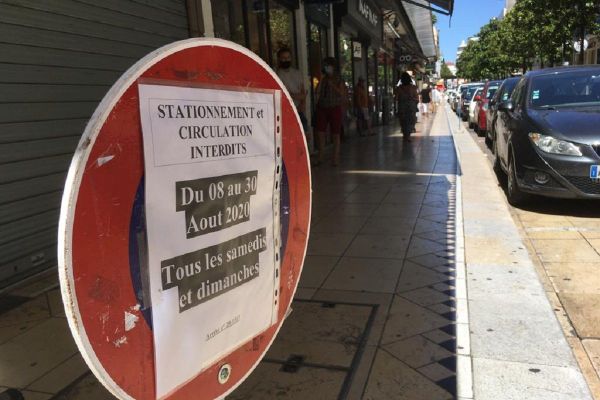 A Vichy (Allier), la rue Clémenceau, rue commerçante du centre-ville, sera fermée à la circulation tous les week-ends du mois d'août.