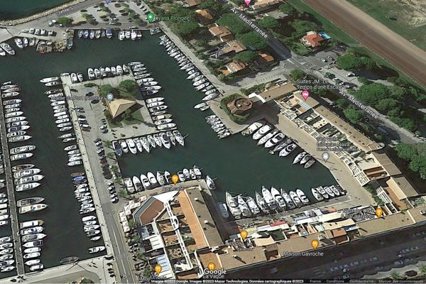 Le port de la Gavine, plus petit bassin du port Saint-Pierre à Hyères, touché par une pollution aux hydrocarbures.